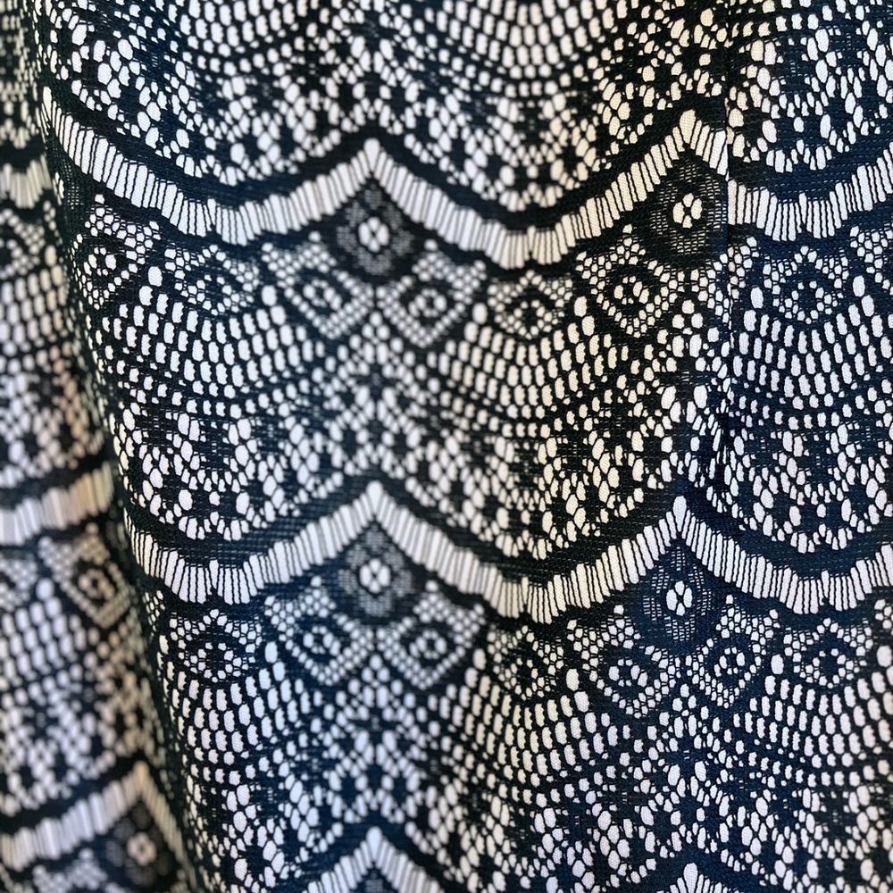 NWT Guess Lace Sleeveless Sheath Dress - Picture 2 of 5